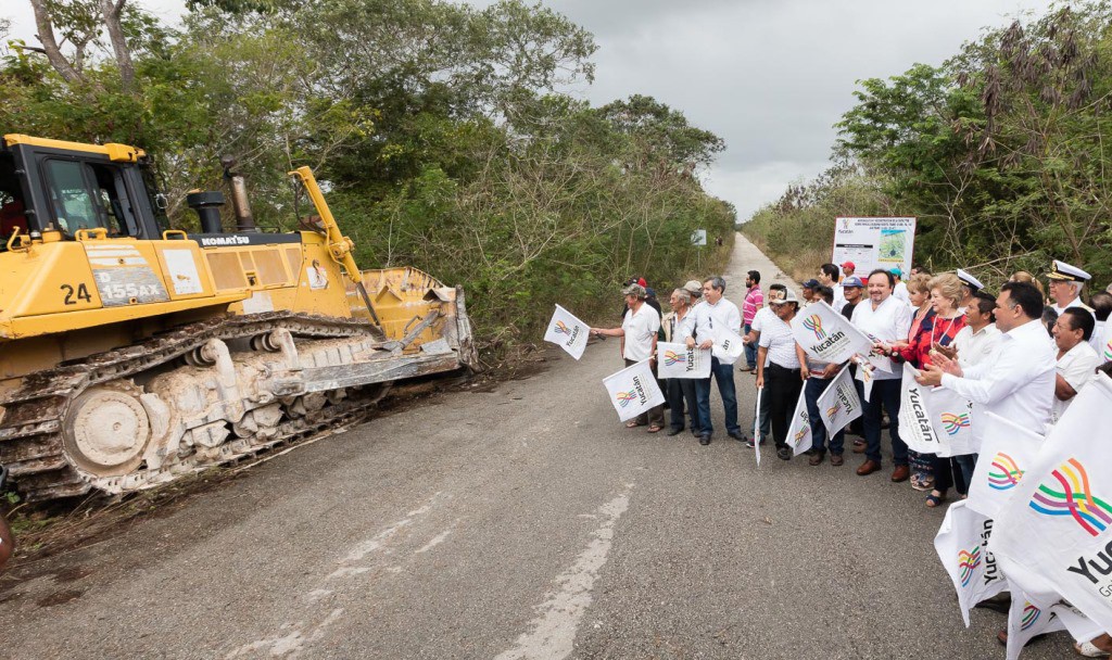 Reconstruyen carretera Sierra Papacal- Chuburná