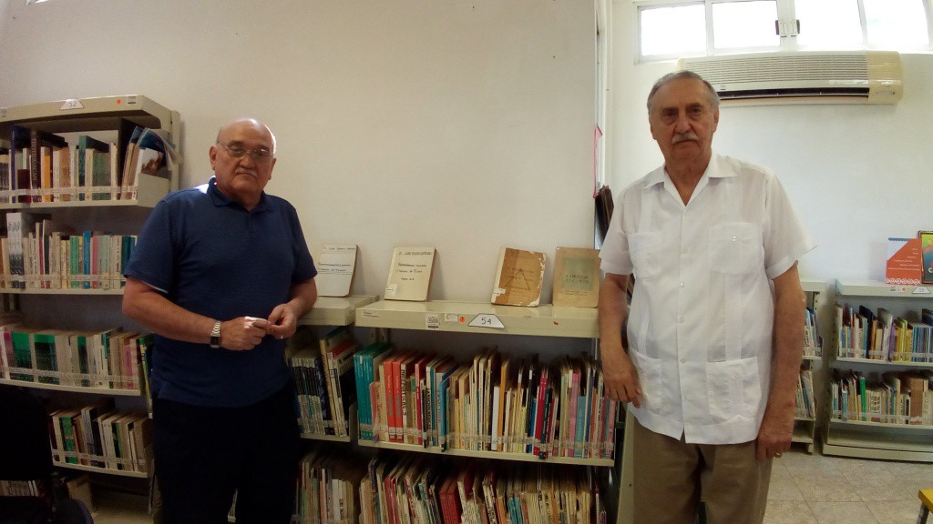 Donan libros a biblioteca de Tizimín