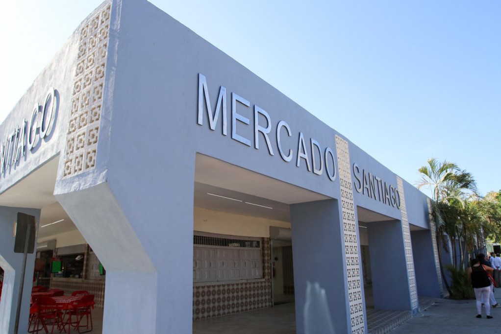 Continúa el mejoramiento de mercados en Mérida