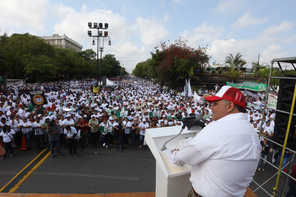Marchan 60 mil obreros en el Día del Trabajo
