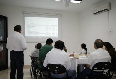 Estudiantes presencian presentación de cuenta pública, en Tizimín
