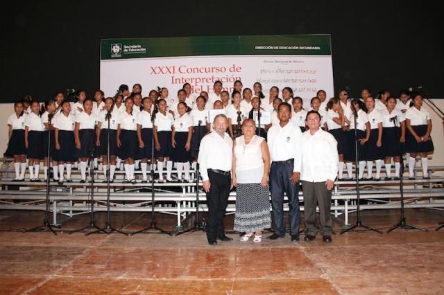 Coronan a ganador de la edición XXXI del Concurso de Interpretación del Himno Nacional Mexicano en el nivel secundaria