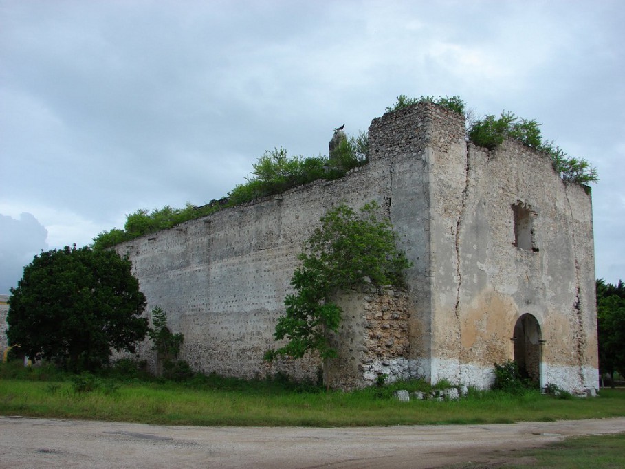 TIZIMIN: Abandono de convento ocasionó su ruina.