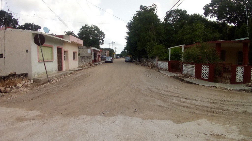 Supervisan construcción de calles en Sucilá