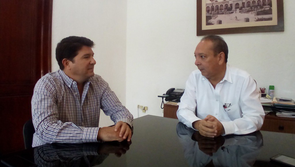 Recibe Jorge Vales a alcalde electo e Tizimín
