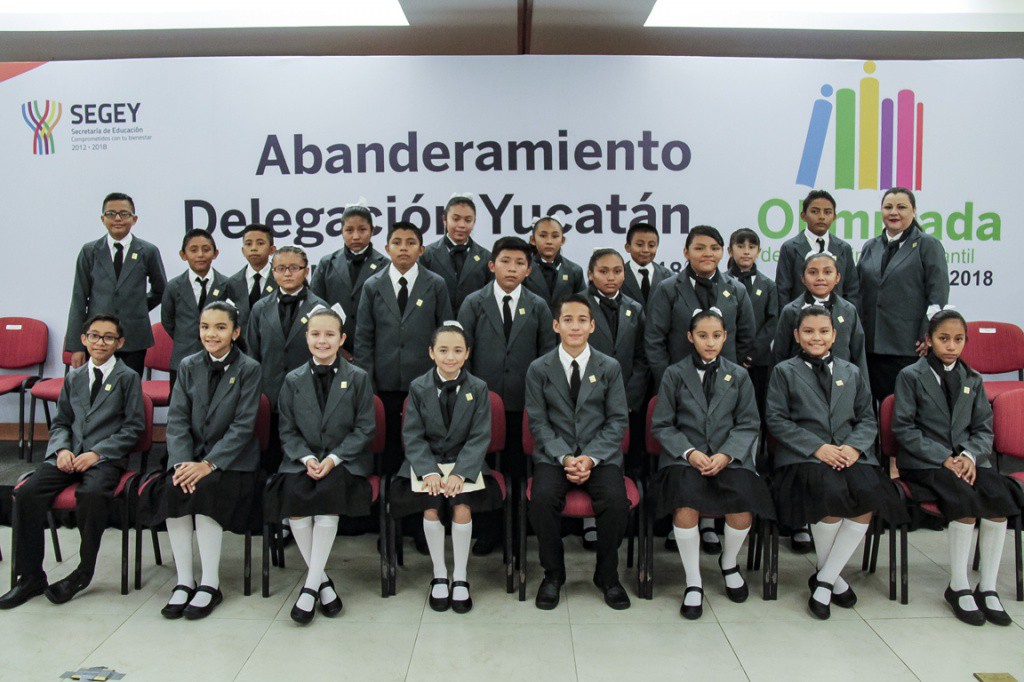 Llegan a Los Pinos 23 estudiantes de Yucatán