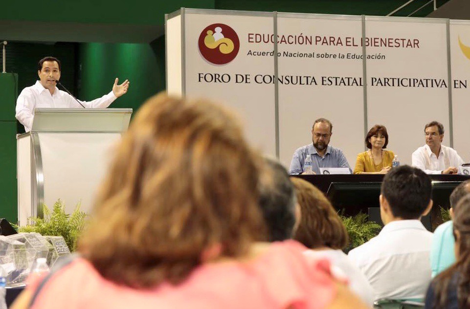 Vila presenta propuestas en Foro de Educación