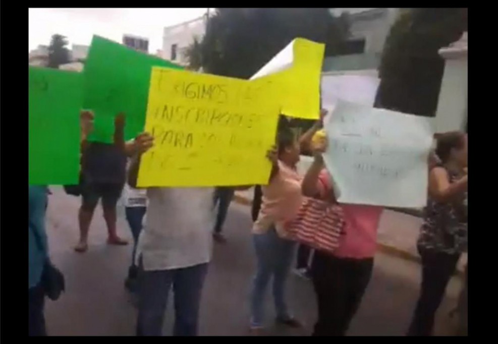 Padres de familia piden que no cierre la primaria "Hidalgo"