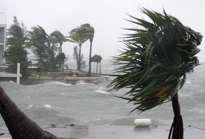 Lista la CFE para enfrentar la temporada de huracanes
