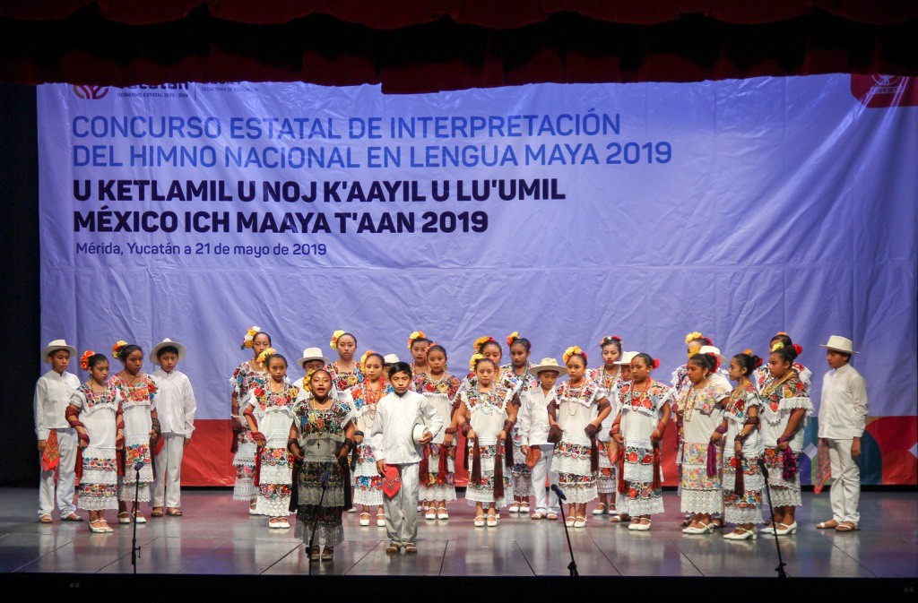 Realizan concurso de Himno Nacional en maya
