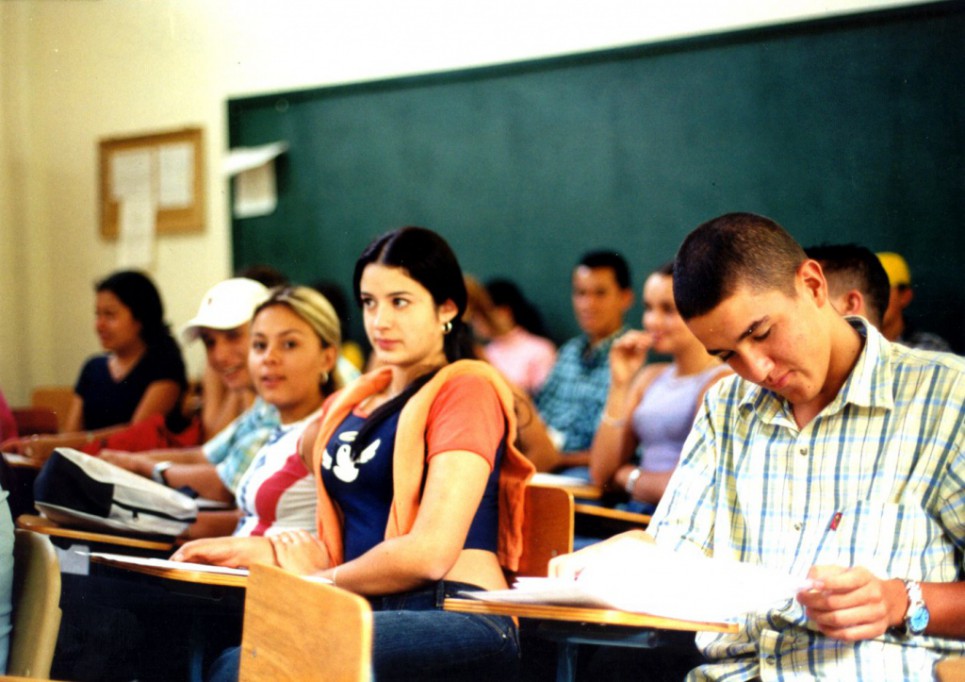 Abre convocatoria de becas para escuelas particulares