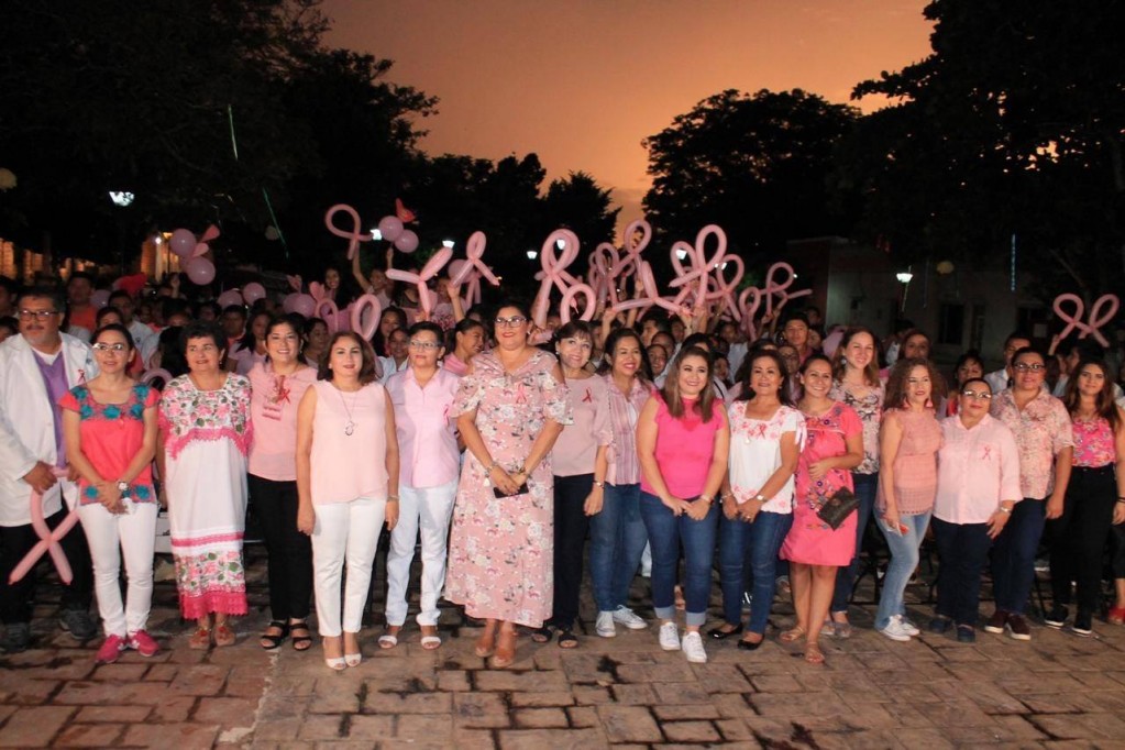 Conmemoran mes de la sensibilización del cáncer de mama en Valladolid