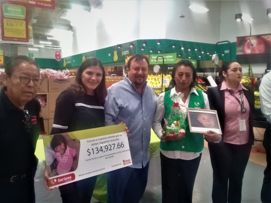 Soriana entrega donación al Banco de Alimentos
