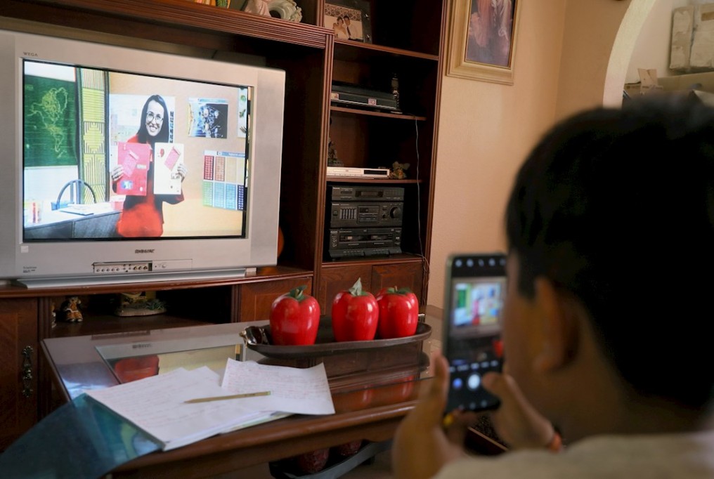 Radio y televisión, claves para la Educación en México