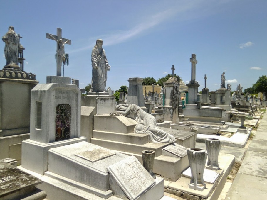 Cementerios “abrirán” en Día de Muertos pero con restricciones Cementerios “abrirán” en Día de Muertos pero con restricciones