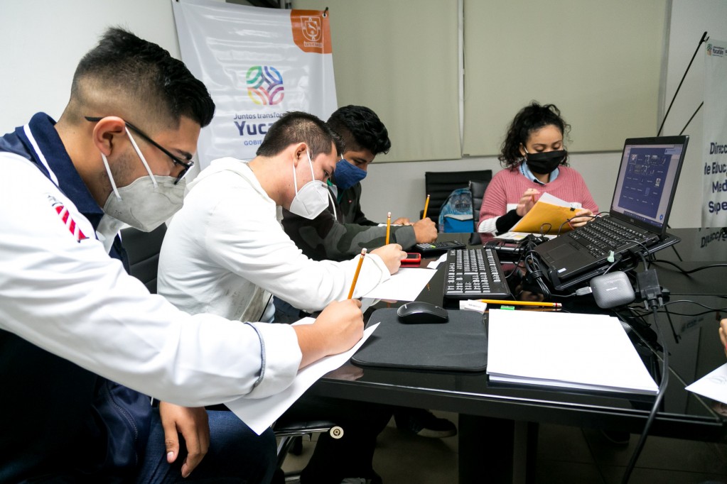 Jóvenes yucatecos participaron en concurso de conocimientos
