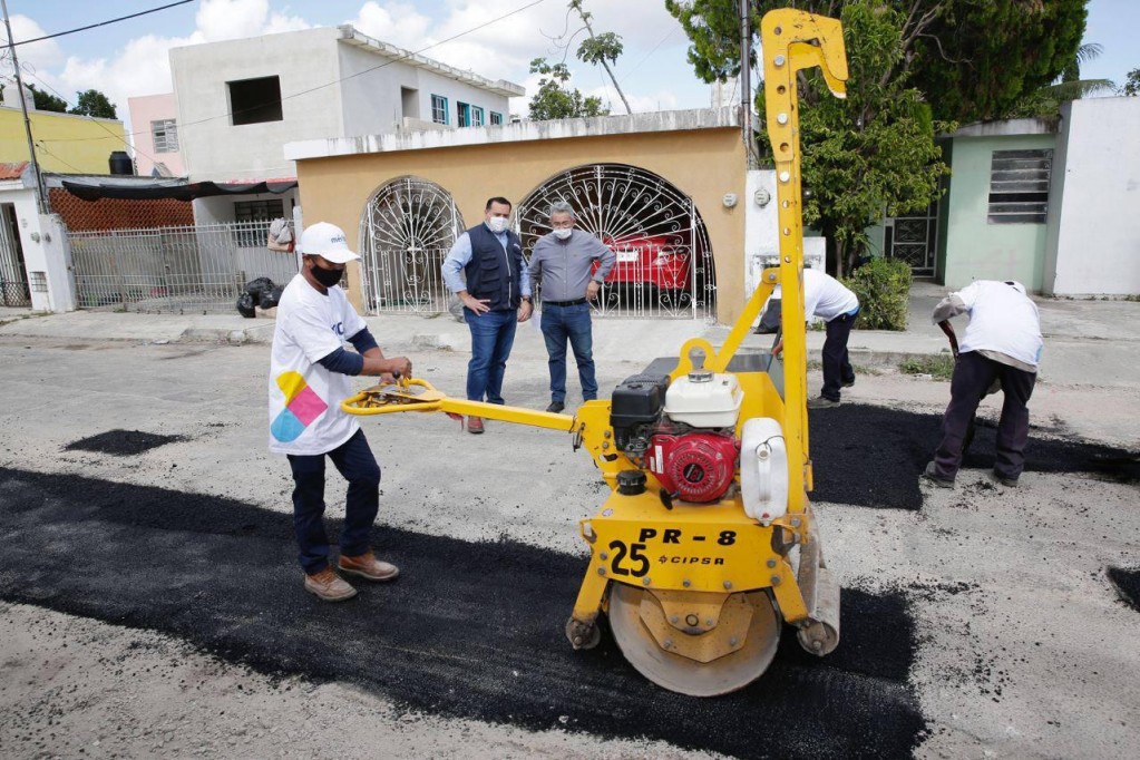 Refuerzan mantenimiento de vialidades en Mérida