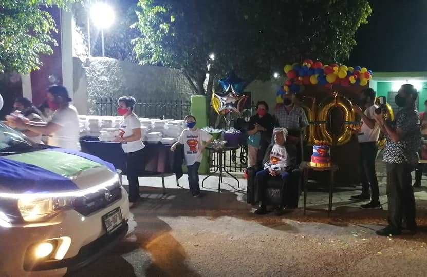Yucateco celebra su centenario con una caravana