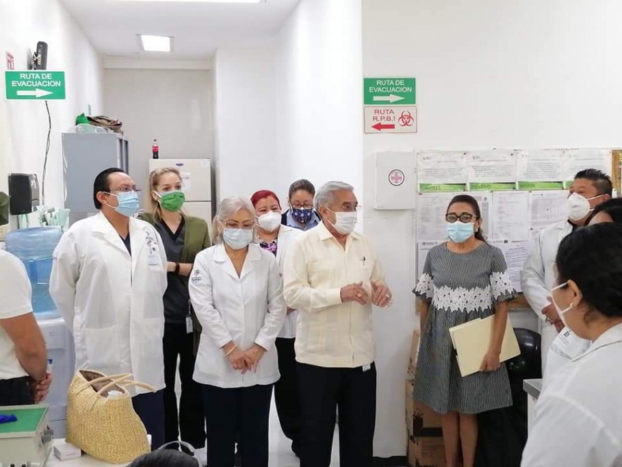 Avanza la vacunación del personal de la sección 67 del sector de la salud en Yucatán