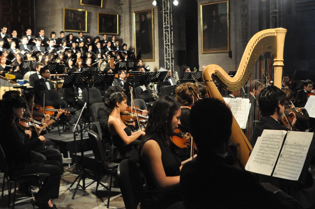 Celebran al ejército con conciertos