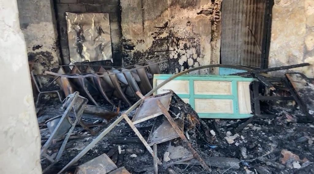 Piden apoyo para señora que se le incendió su casa en Kanasín