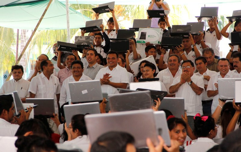 Inaugura el Gobernador un nuevo Centro Comunitario de Bienestar Digital en Cansahcab.