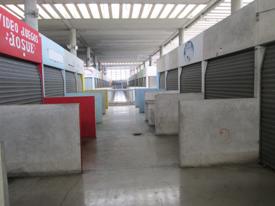 Locatarios reclaman mejoras en el segundo y tercer piso del mercado San Benito