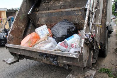 “Si no pasan por la basura la amontonaremos  en la calle” advierten vecinos de la colonia Juan Pablo