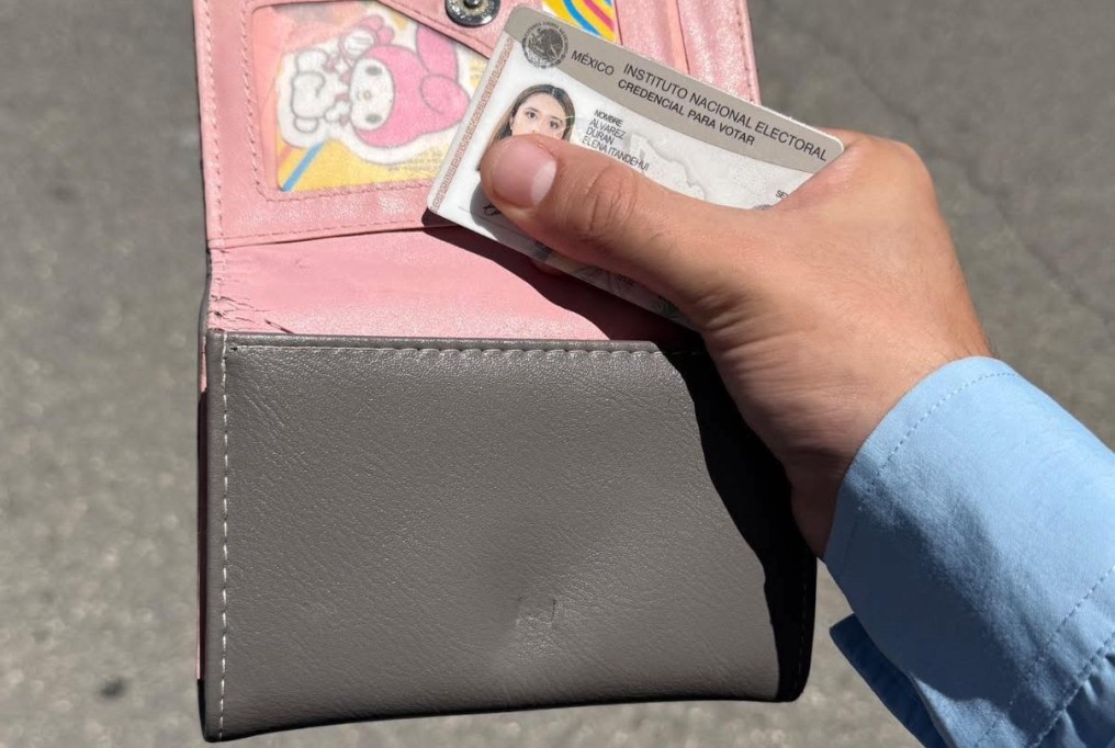 Encuentran cartera extraviada por Elena Álvarez Encuentran cartera extraviada por Elena Álvarez