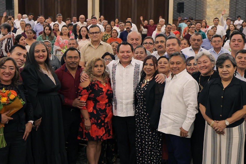 Amplía Yucatán aguinaldo a docentes de nivel medio superior