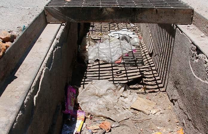 Reportan robo de rejillas en Mérida