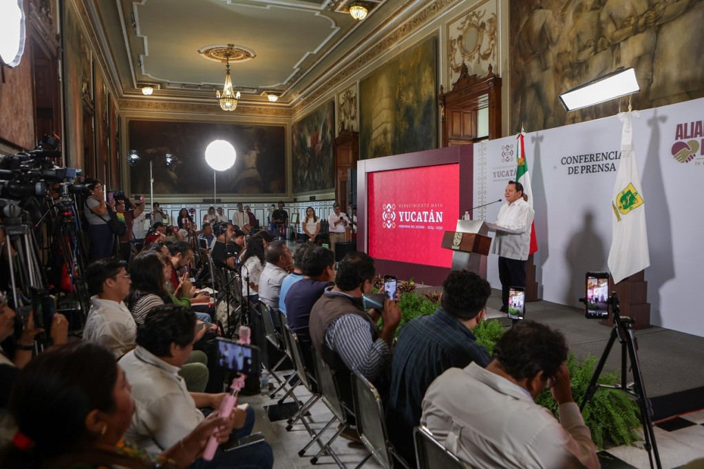 Gobernador Joaquín Díaz Mena cumple compromiso y presenta reformas al Isstey Gobernador Joaquín Díaz Mena cumple compromiso y presenta reformas al Isstey