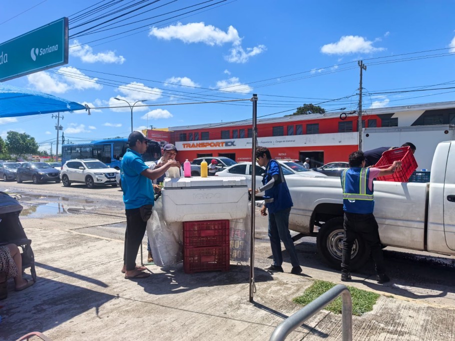 Retira Ayuntamiento de Mérida puestos ambulantes irregulares Retira Ayuntamiento de Mérida puestos ambulantes irregulares
