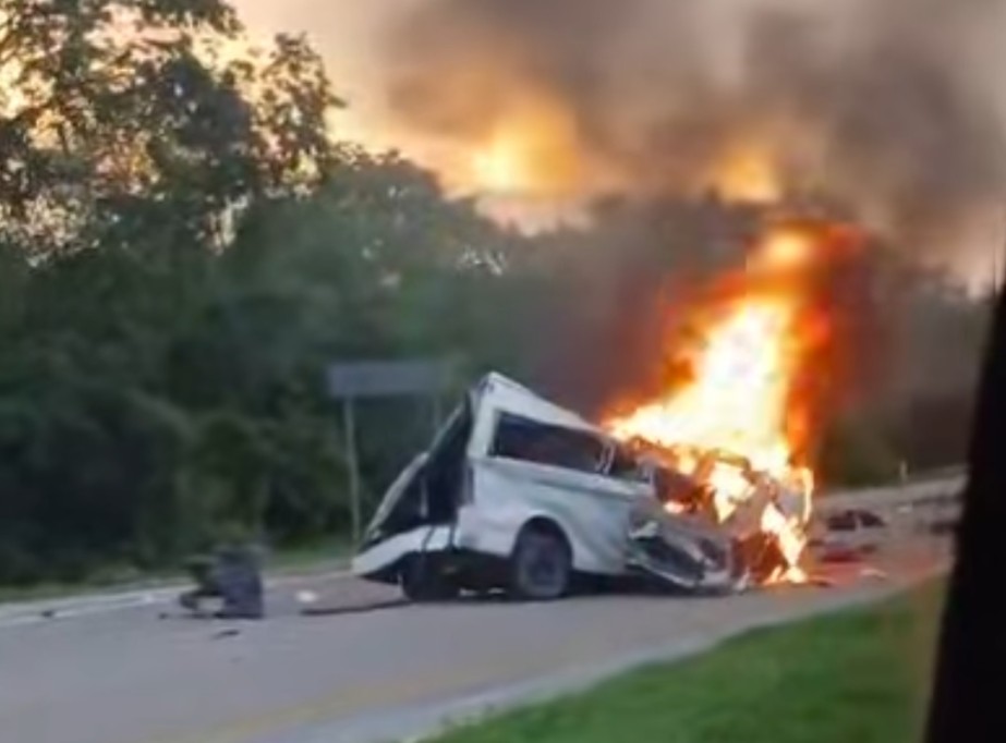 Mortal accidente en la carretera Mérida-Campeche: 15 fallecidos Mortal accidente en la carretera Mérida-Campeche: 15 fallecidos