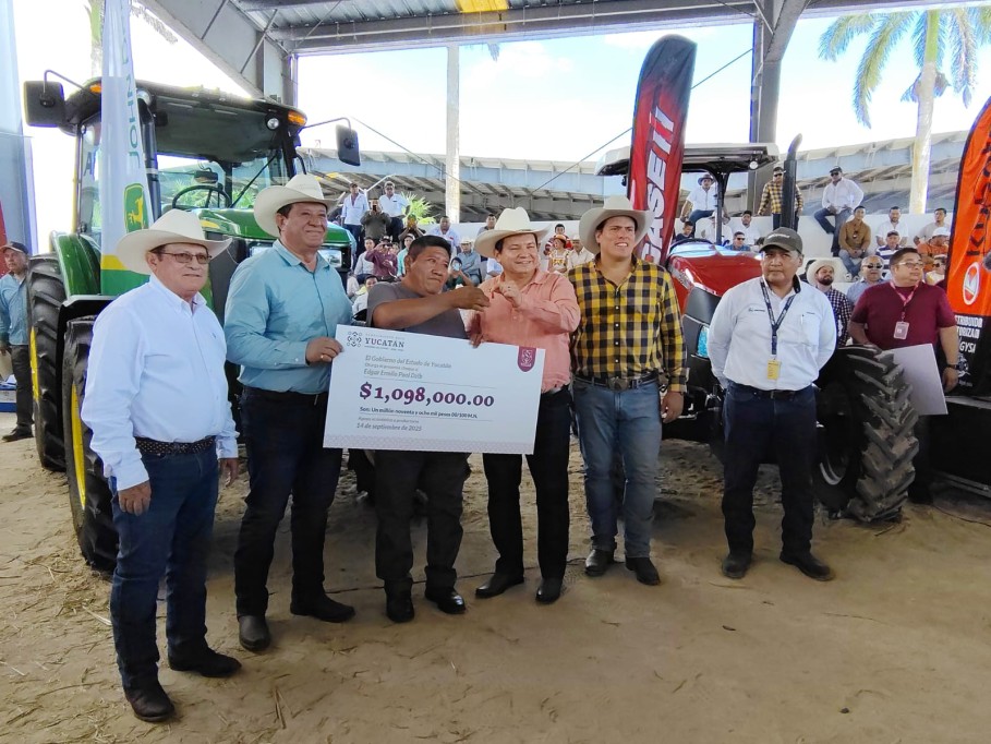 Entregan tractores e implementos agrícolas en el oriente Entregan tractores e implementos agrícolas en el oriente