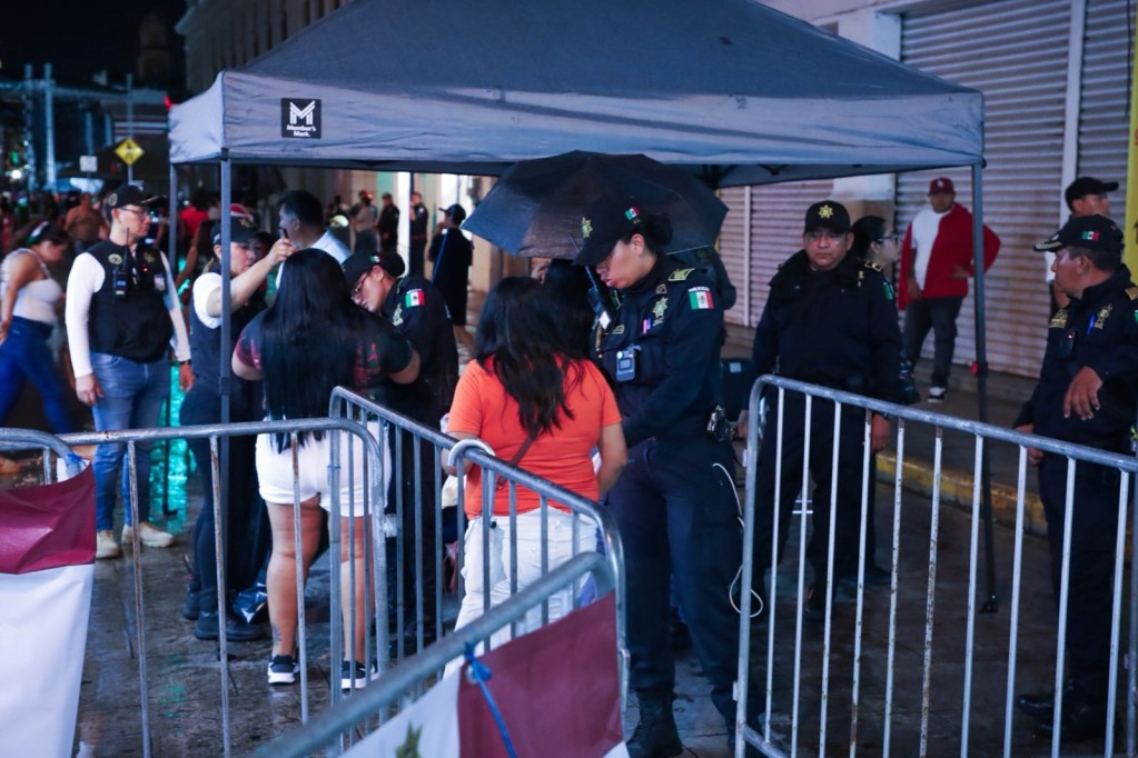 Concluyen Festejos patrios sin incidentes en la Plaza Grande