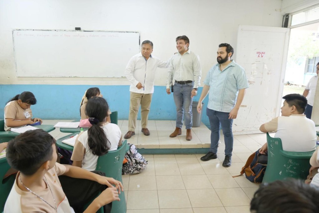 Escucha y atiende Segey a la comunidad escolar de Peto Escucha y atiende Segey a la comunidad escolar de Peto