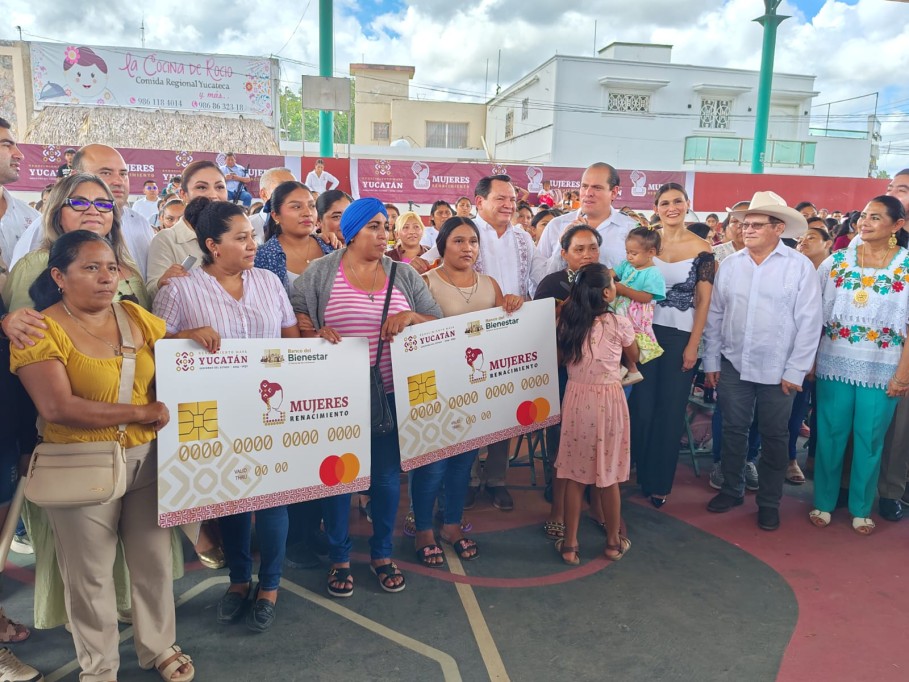 Recibieron 350 mujeres de Tizimín su tarjeta Elvia Carrillo Puerto Recibieron 350 mujeres de Tizimín su tarjeta Elvia Carrillo Puerto
