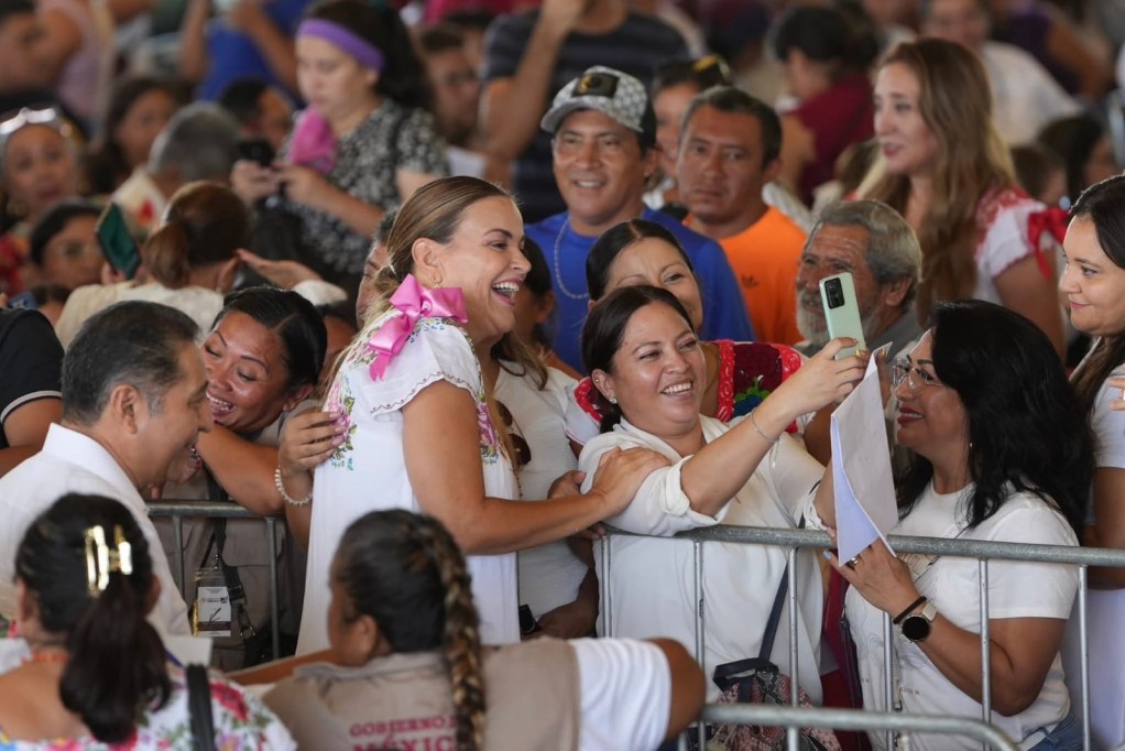 Asiste Cecilia Patrón a informe de Claudia Sheinbaum, en Yucatán
