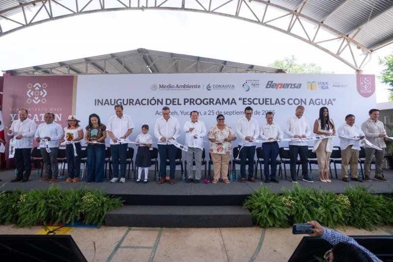 Se suma gobernador Díaz Mena a iniciativa privada para llevar agua a los planteles