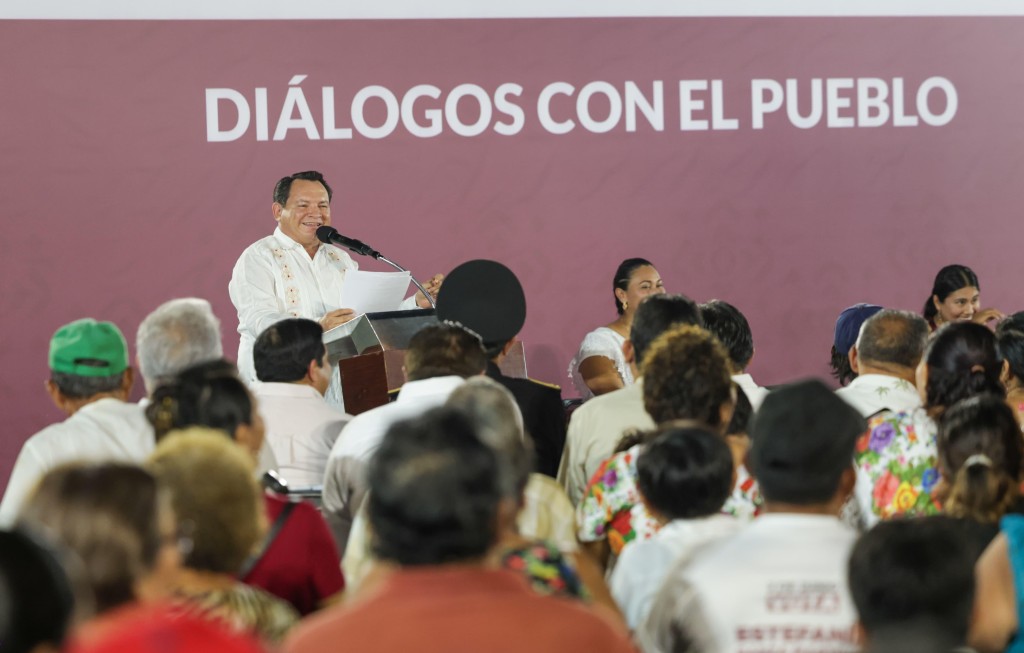 Díaz Mena escucha y responde peticiones de vecinos de la Amalia Solórzano Díaz Mena escucha y responde peticiones de vecinos de la Amalia Solórzano