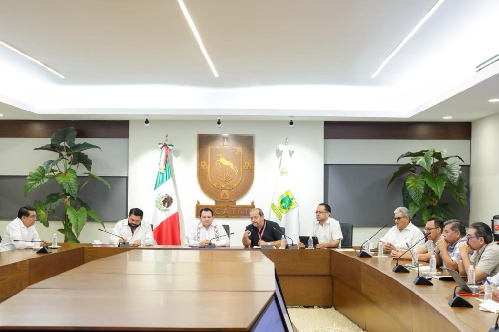 Gobernador Díaz Mena da seguimiento a temas del transporte público en reunión con la ATY Gobernador Díaz Mena da seguimiento a temas del transporte público en reunión con la ATY