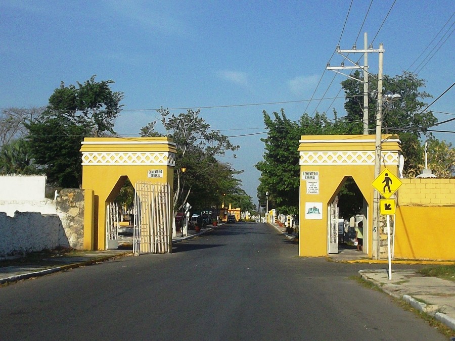 Alistan Cementerios de Mérida para el Hanal Pixán Alistan Cementerios de Mérida para el Hanal Pixán