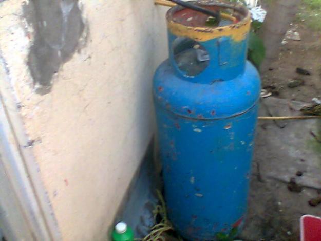 Trabajador de Tomza presuntamente ordeña tanques de gas en su casa