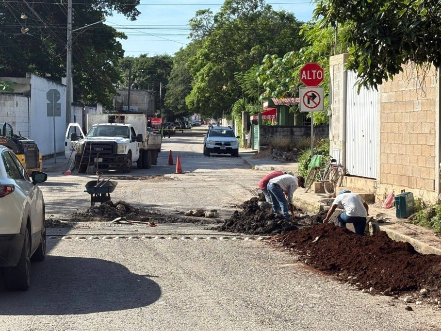 Habilitan temporalmente calle como doble circulación por trabajos de bacheo, en Tizimín Habilitan temporalmente calle como doble circulación por trabajos de bacheo, en Tizimín