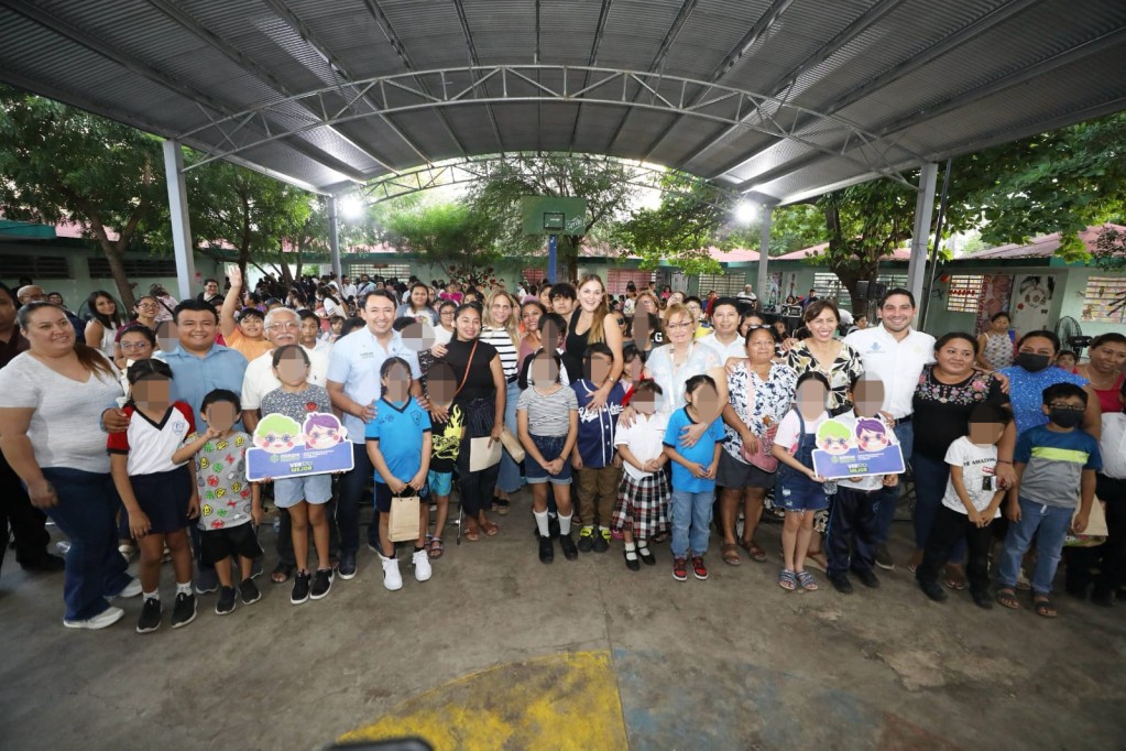 Continúa entrega de lentes gratuitos a estudiantes de educación básica, en Mérida. Continúa entrega de lentes gratuitos a estudiantes de educación básica, en Mérida.