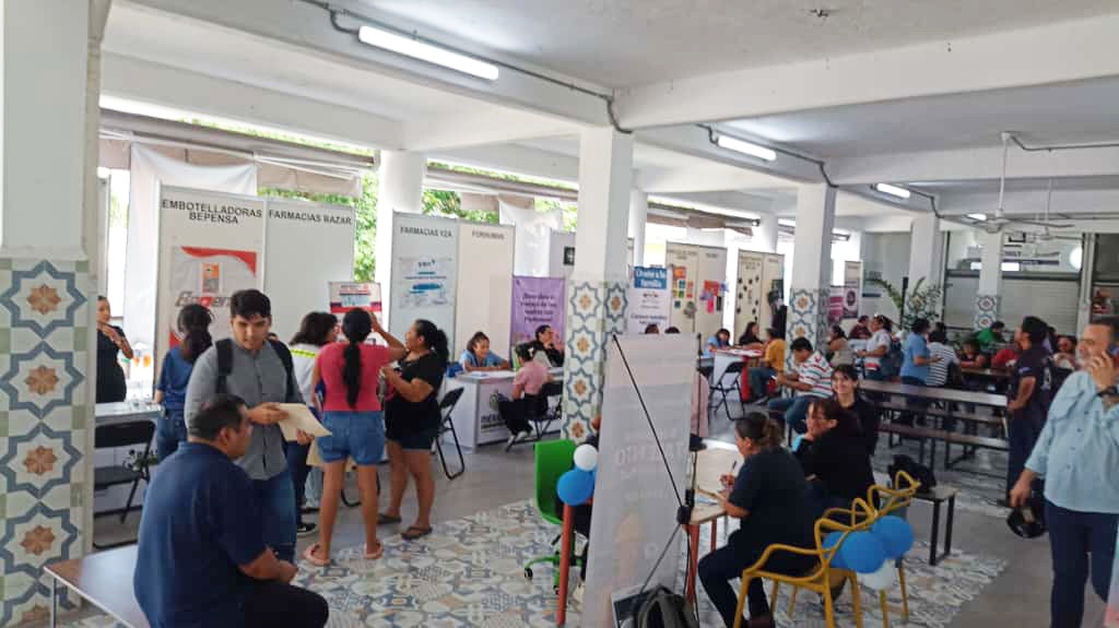Alberga nueva placita del Lucas de Gálvez Feria de Empleo y Exposición Fotográfica Alberga nueva placita del Lucas de Gálvez Feria de Empleo y Exposición Fotográfica