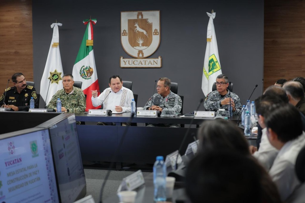 Llama gobernador Joaquín Díaz Mena a no bajar la guardia, ante temporada de ciclones Llama gobernador Joaquín Díaz Mena a no bajar la guardia, ante temporada de ciclones