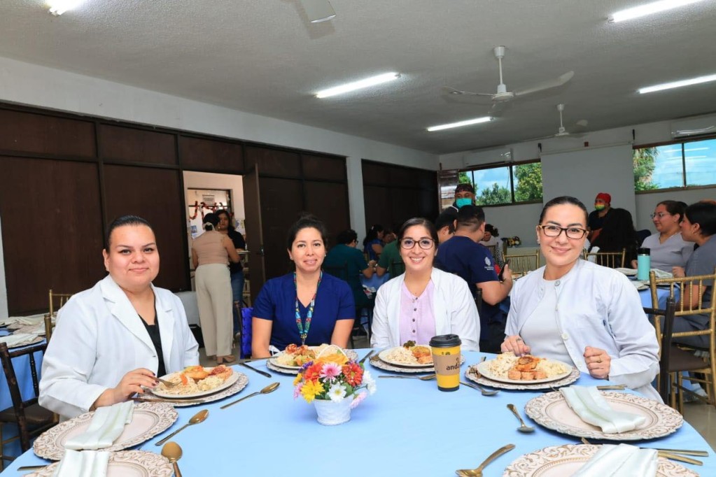 Celebran a médicos del hospital San Carlos de Tizimín, en su día Celebran a médicos del hospital San Carlos de Tizimín, en su día