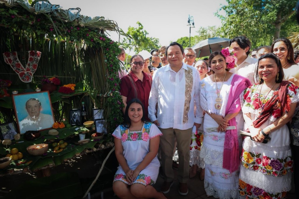 Adornaron 64 altares la Plaza Grande de Mérida en la Muestra de Altares del Hanal Pixán Adornaron 64 altares la Plaza Grande de Mérida en la Muestra de Altares del Hanal Pixán